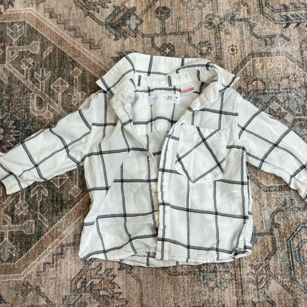 ZARA button down shirt. Black and white. 3-6M. Runs big
